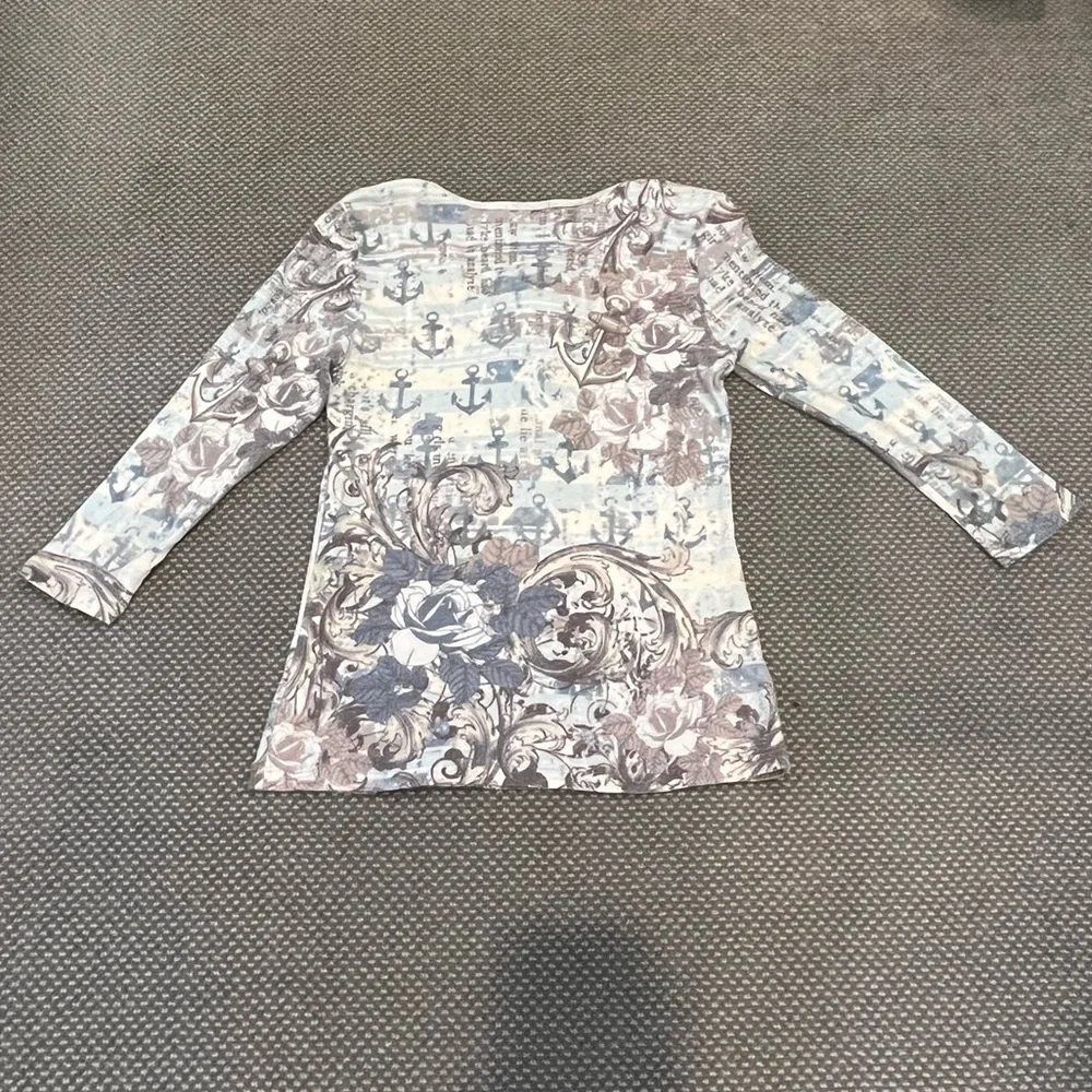 One World Top - Picture 3 of 4